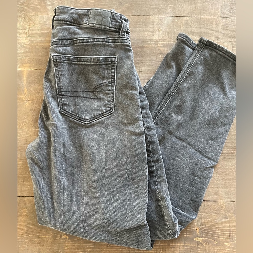 Women’s American Eagle Mom Jeans Size 2